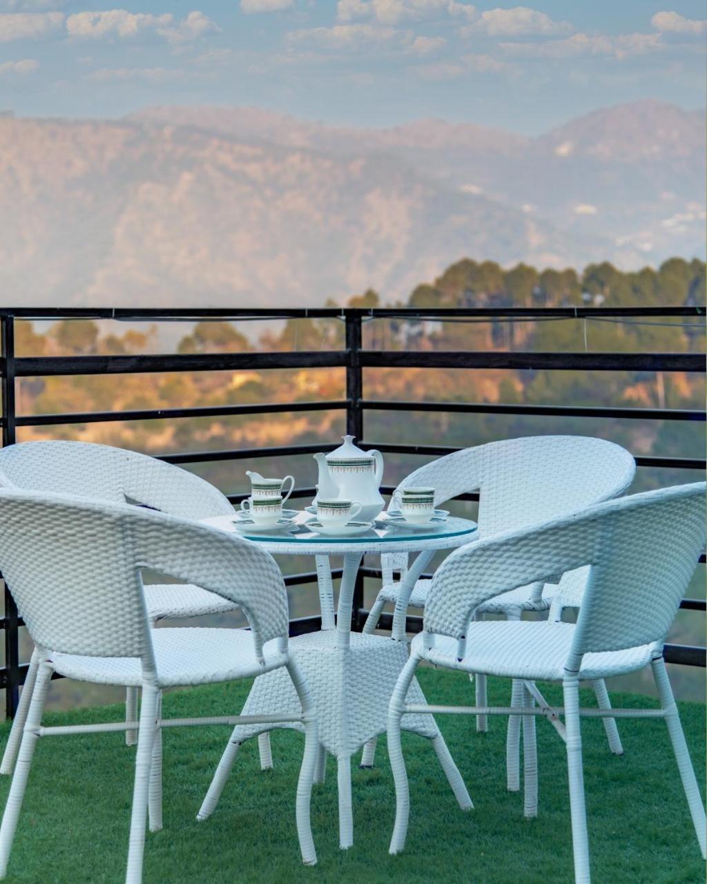 Himalyan Basera I Pvt Balcony I Serviced Apt I By Exotic Stays كاساولى المظهر الخارجي الصورة